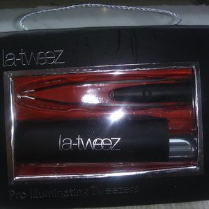 La-Tweez  Illuminating Tweezers & Mirrored Case